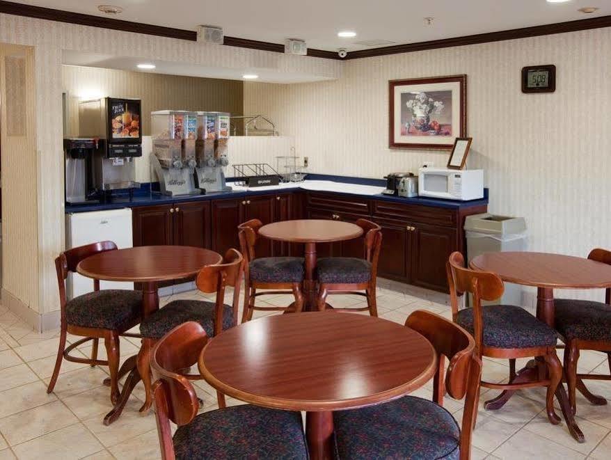 Country Hearth Inn Of Knightdale Екстериор снимка