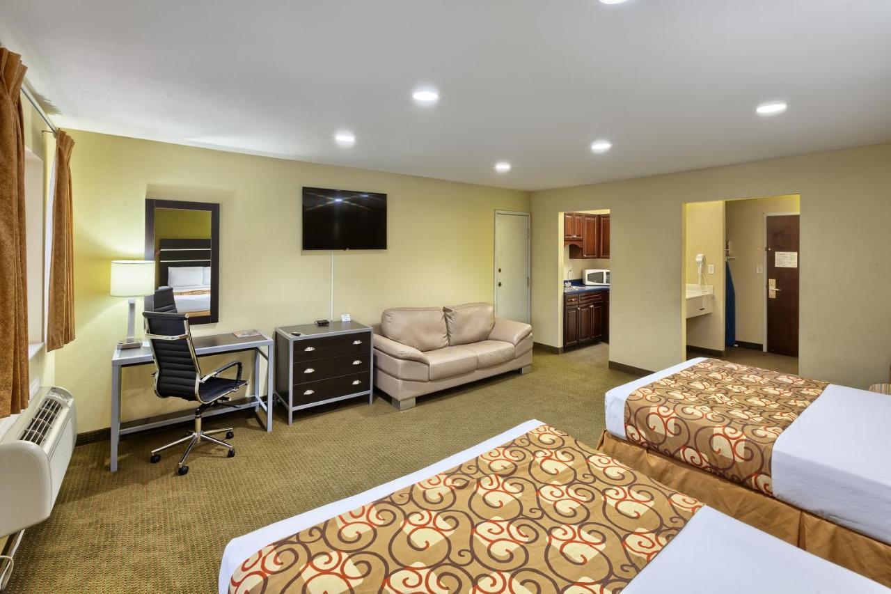 Country Hearth Inn Of Knightdale Екстериор снимка